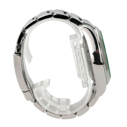 Rolex Oyster Perpetual Milgauss 116400GV detaillierte Ansicht des Gehäuses und Armbands.