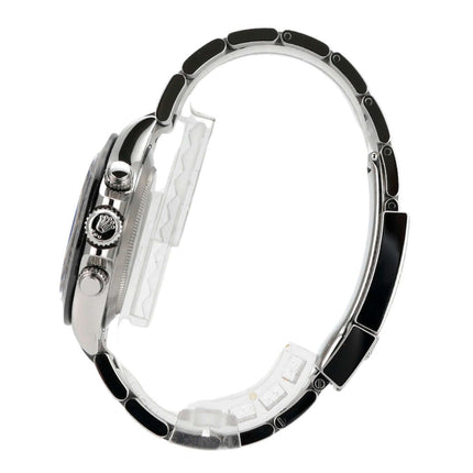 Seitenansicht der Rolex Daytona Edelstahl 116500LN mit schwarzem Zifferblatt und Keramiklünette.