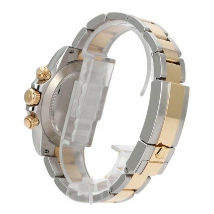 Seitenansicht der Rolex Daytona Edelstahl Gelbgold 116503 mit poliertem Armband in Gelbgold und Edelstahl.