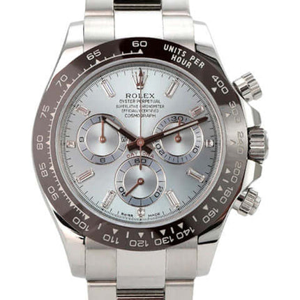 Rolex Daytona Platin 116506 Eisblau Diamant stilvolle Armbanduhr mit poliertem Gehäuse und eisblauem Zifferblatt.
