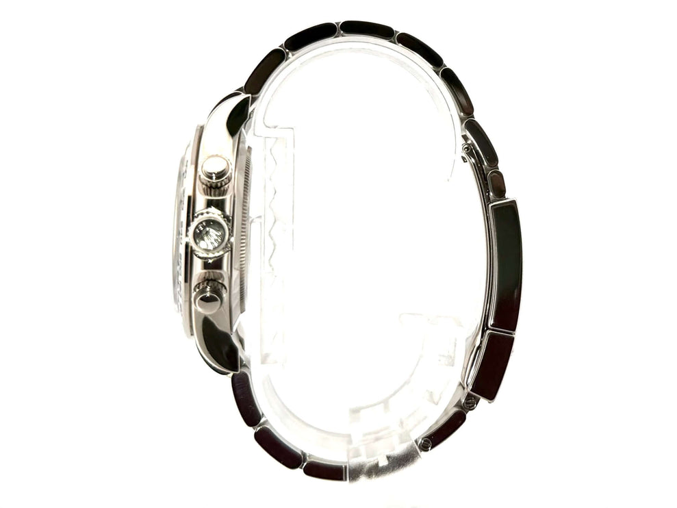 Seitenansicht der Rolex Cosmograph Daytona 116509 Weißgold Blau mit poliertem und satiniertem 18 kt Weißgoldgehäuse und Armband