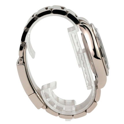 Rolex Cosmograph Daytona Weißgold 116509 Grau seitliche Ansicht des Uhrgehäuses und Armbands.