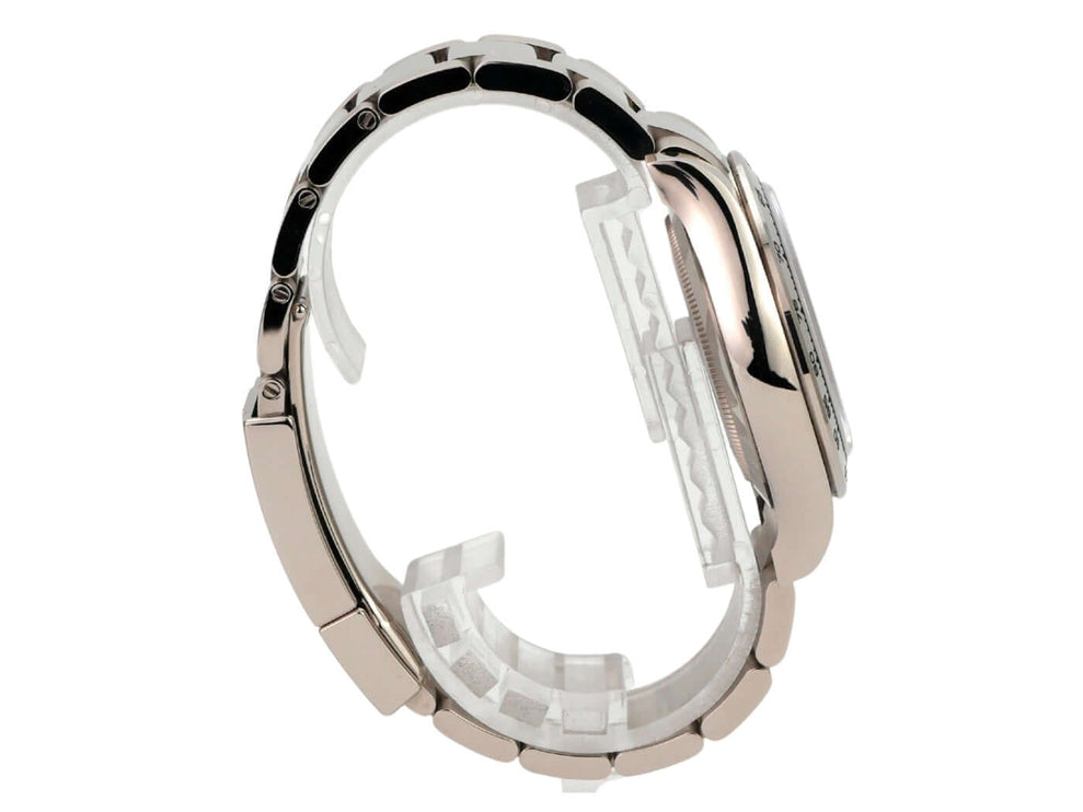 Rolex Cosmograph Daytona Weißgold 116509 Grau seitliche Ansicht des Uhrgehäuses und Armbands.