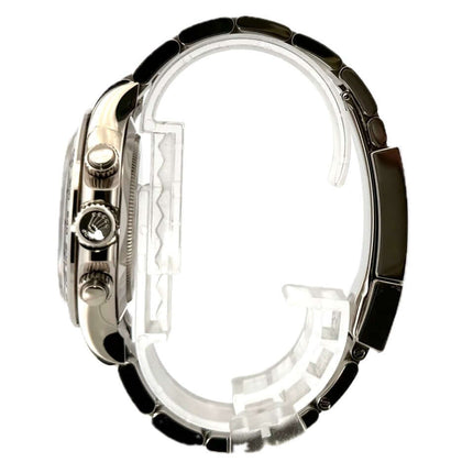 Seitenansicht der Rolex Cosmograph Daytona 116509 in Weißgold mit schwarzem Zifferblatt und Diamanten, Oyster Armband.