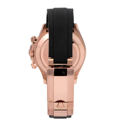 Rolex Daytona 116515LN Everose-Gold Oysterflex Choco Rückansicht mit schwarzem Oysterflex-Armband und Everose-Gold-Schließe