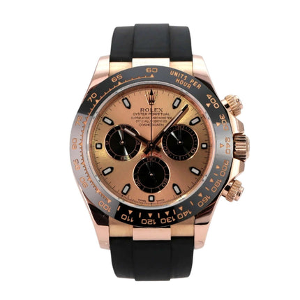 Rolex Daytona Everose-Gold 116515LN Pink Oysterflex Uhrenansicht mit schwarzem Armband und pinkfarbenem Zifferblatt