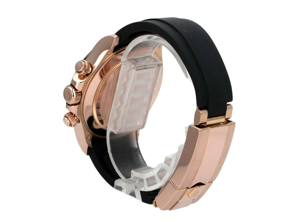 Rolex Daytona Everose-Gold 116515LN Pink Oysterflex mit schwarzem Oysterflex-Armband und polierter Gehäuseansicht.