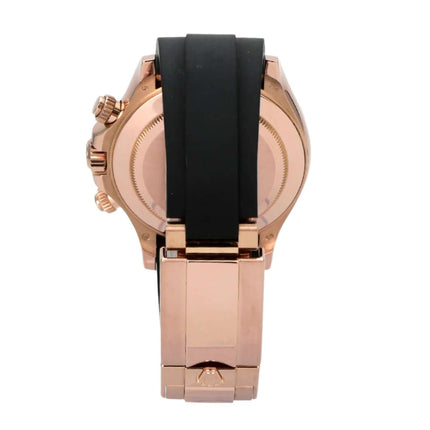 Rolex Daytona Everose-Gold 116515LN Pink Oysterflex Rückansicht des Zeitmessers mit schwarzem Oysterflex-Armband.