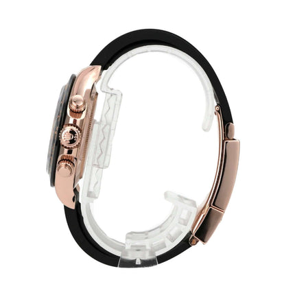 Rolex Daytona 116515LN Everose-Gold Oysterflex Schwarz seitliche Ansicht der Uhr mit schwarzem Band.