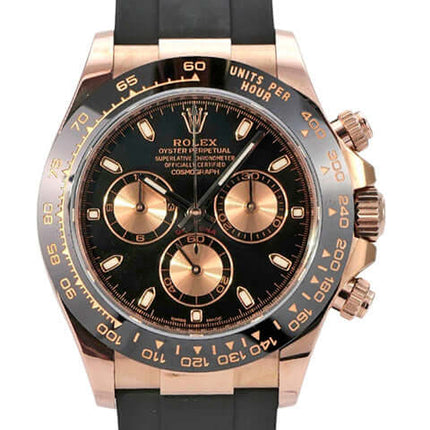 Rolex Daytona 116515LN Everose-Gold Oysterflex Schwarz mit schwarzem Zifferblatt und pinkfarbenen Totalisatoren.