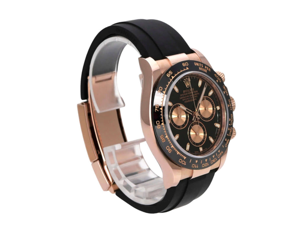 Rolex Daytona 116515LN Everose-Gold Oysterflex Schwarz auf schwarzem Oysterflex-Armband mit schwarzem Zifferblatt und pinkfarbenen Totalisatoren.