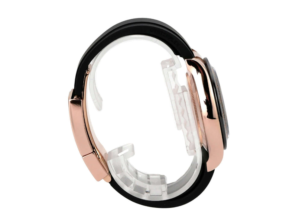 Rolex Daytona Everose-Gold 116515LN Sundust Oysterflex seitliche Ansicht des Uhrenarmbands und Gehäuses.