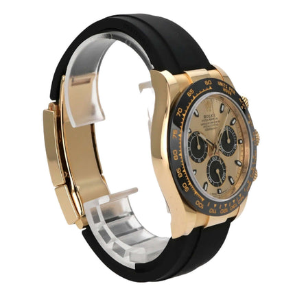 Rolex Daytona 116518LN Gelbgold Oysterflex Champagnerfarben detailreiche Ansicht mit schwarzem Band