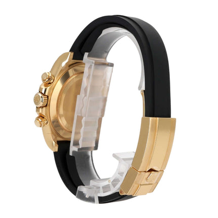 Rolex Daytona 116518LN Gelbgold mit schwarzem Oysterflex-Band und 18 kt Gelbgold Faltschließe, seitliche Ansicht.