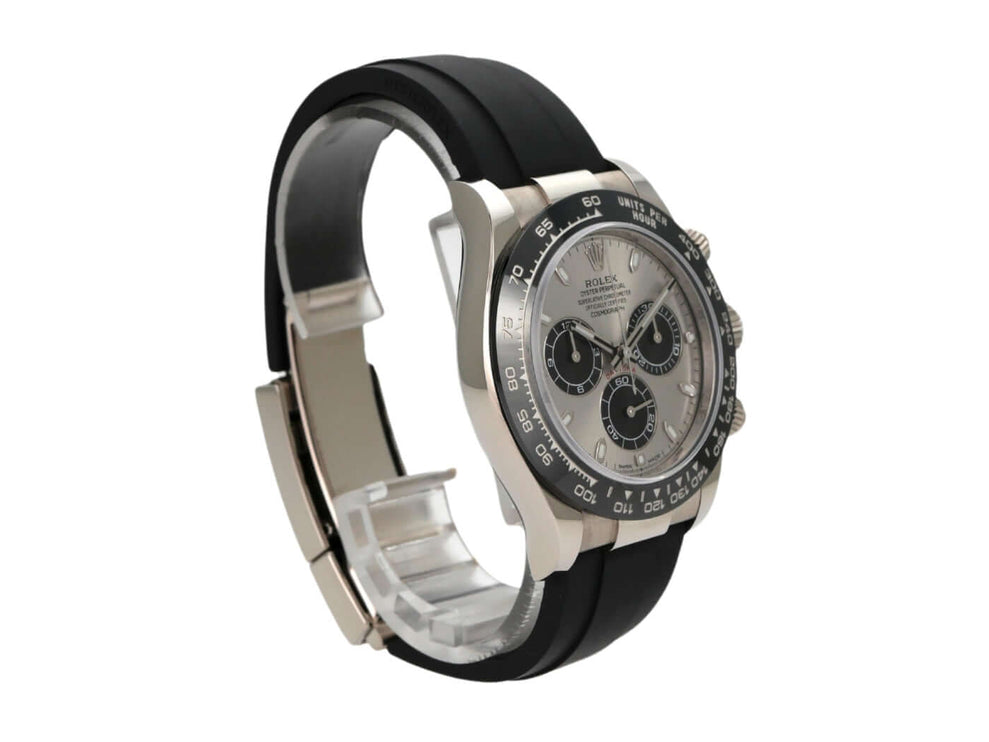 Rolex Daytona 116519LN in Weißgold mit schwarzem Oysterflex-Armband und grauem Zifferblatt seitlich aufgenommen.