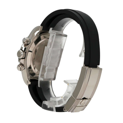 Seitenansicht der Rolex Daytona 116519LN mit schwarzem Oysterflex-Band und poliertem 18 kt Weißgold-Gehäuse.