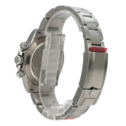 Rolex Daytona Edelstahl 116520 Weiß seitliche Ansicht mit poliertem und satiniertem Armband.