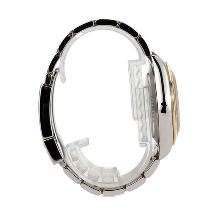 Detailansicht der Rolex Daytona Cosmograph 116523 mit Edelstahl- und Gelbgold-Gehäuse.