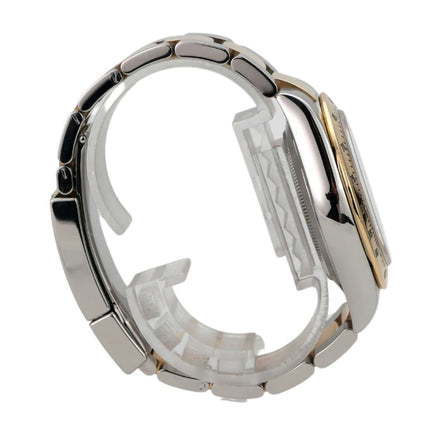 Seitenansicht der Rolex Daytona Edelstahl Gelbgold 116523 mit poliertem Gehäuse und Armband.