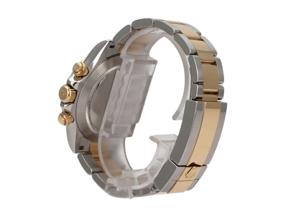 Seitenansicht der Rolex Daytona 116523 mit Edelstahl- und Gelbgold-Armband, Sicherheitsfaltschließe und Chronographen.