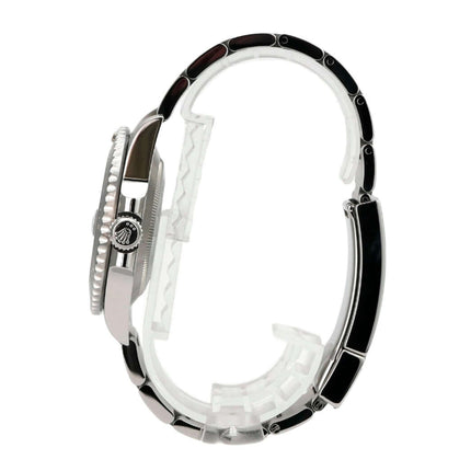 Rolex Submariner Date 116610LN seitliche Ansicht des Edelstahlgehäuses und Armbands in polierter und satinierter Ausführung.