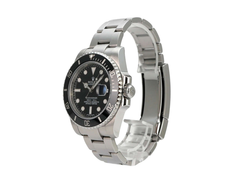 Rolex Submariner Date 116610LN Edelstahl Uhr mit schwarzem Zifferblatt und poliertem Armband.