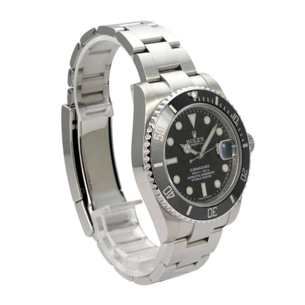 Rolex Submariner Date 116610LN Uhr mit schwarzem Zifferblatt und Edelstahlband, seitliche Ansicht.