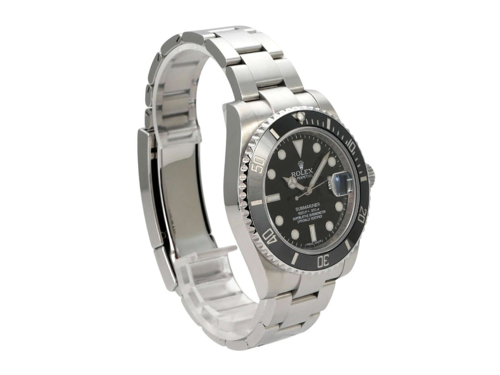 Rolex Submariner Date 116610LN Uhr mit schwarzem Zifferblatt und Edelstahlband, seitliche Ansicht.