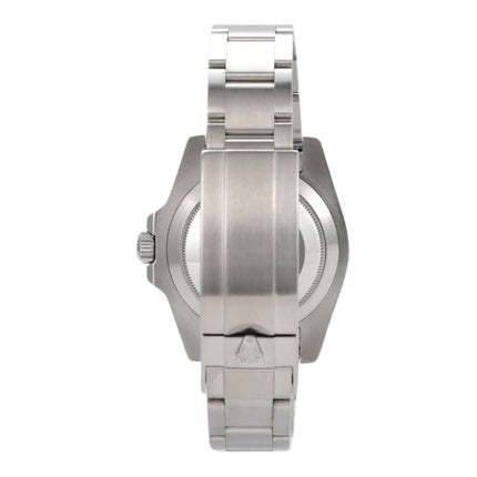 Seitenansicht der Rolex Submariner Date 116610LN mit Edelstahlarmband und poliertem Gehäuse