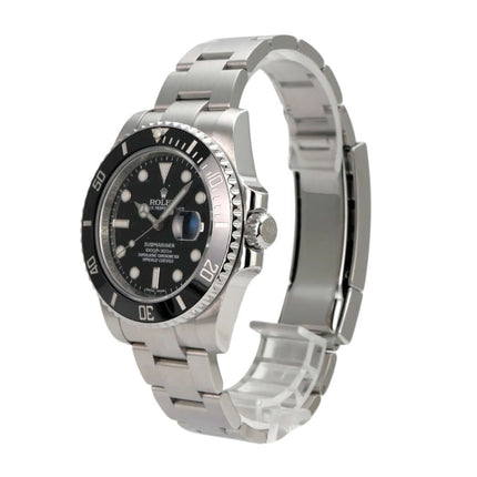 Rolex Submariner Date 116610LN Uhr mit schwarzem Zifferblatt und Edelstahlarmband seitlich
