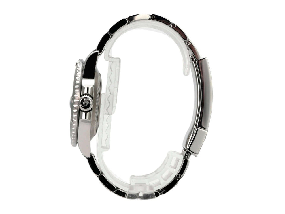 Rolex Submariner Date 116610LN seitliche Ansicht des Gehäuses und Armbands aus Edelstahl.