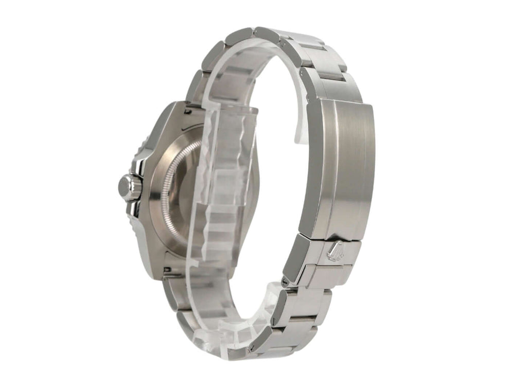 Seitenansicht der Rolex Submariner Date 116610LN mit Edelstahlband und drehbarer Lünette.