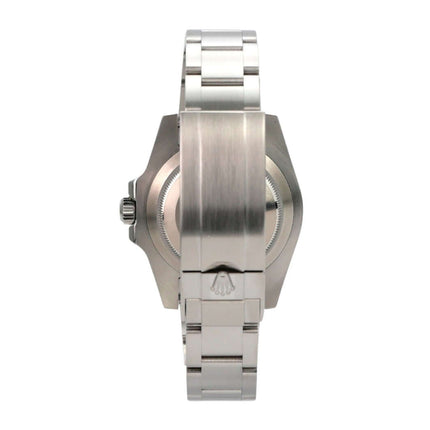 Rolex Submariner Date 116610LN seitliche Ansicht des Edelstahlgehäuses und des Oyster-Armbands.