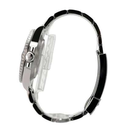 Rolex Submariner Date 116610LN seitliche Ansicht des Edelstahlarmbandes mit schwarzer Keramik-Lünette.