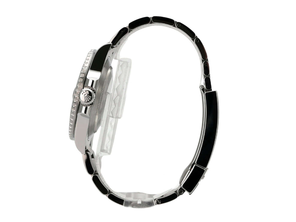 Rolex Submariner Date 116610LN seitliche Ansicht des Edelstahlarmbandes mit schwarzer Keramik-Lünette.