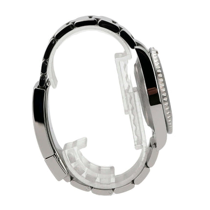 Seitenansicht der Rolex Submariner Date 116610LN mit Edelstahlband und poliertem Gehäuse.