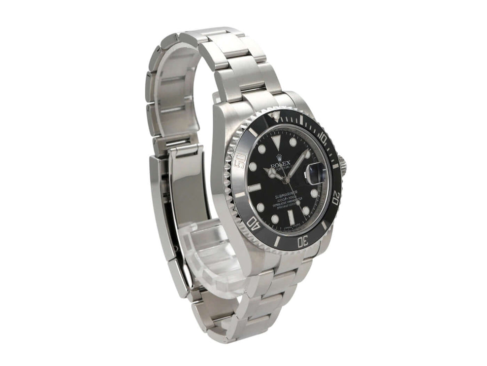 Rolex Submariner Date 116610LN mit schwarzem Zifferblatt und Edelstahlband, okular für präzise Zeitmessung.