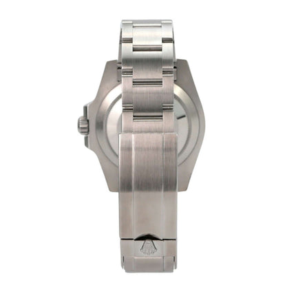 Rolex Submariner Date 116610LN Edelstahlarmband von hinten, seitliche Ansicht des Gehäuses und der Schließe.