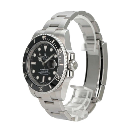 Rolex Submariner Date 116610LN im Detail mit schwarzem Zifferblatt und Edelstahlband.