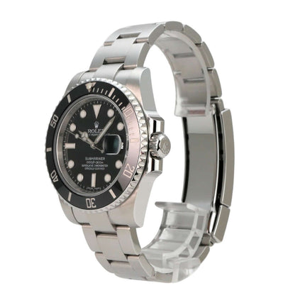 Nahaufnahme des automatischen Kalibers Rolex 3135 innerhalb der Rolex Submariner Date 116610LN.