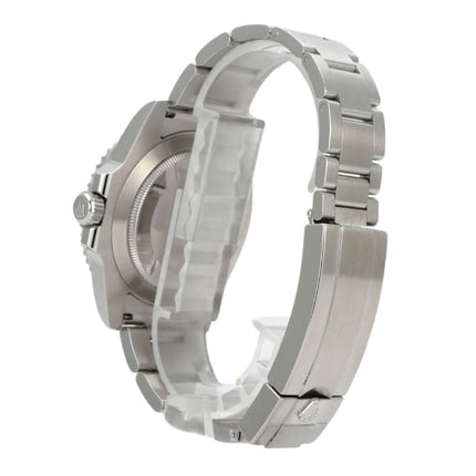 Rolex Submariner Date 116610LN Edelstahl von der Seite mit Oyster Armband.