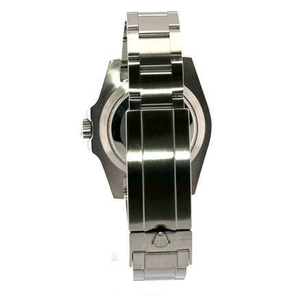 Rückansicht der Rolex Submariner Date LV 116610LV mit poliertem und satiniertem Edelstahlgehäuse und Oyster-Sicherheitsfaltschließe.