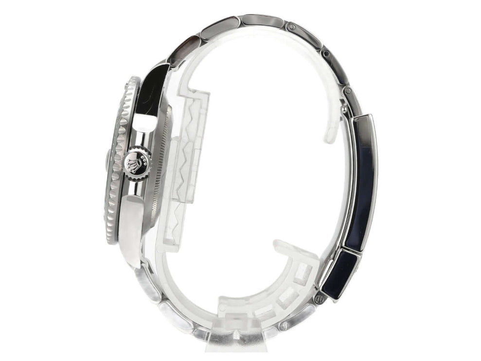 Detailansicht der Rolex Submariner Date 116610LV mit Edelstahlgehäuse und Oyster-Armband.