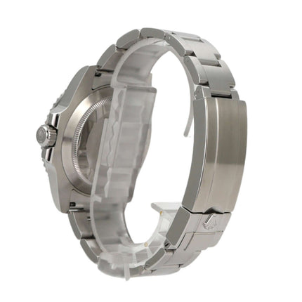 Seitenansicht des Rolex Submariner Date 116610LV mit Edelstahlarmband und Sicherheitsfaltschließe.