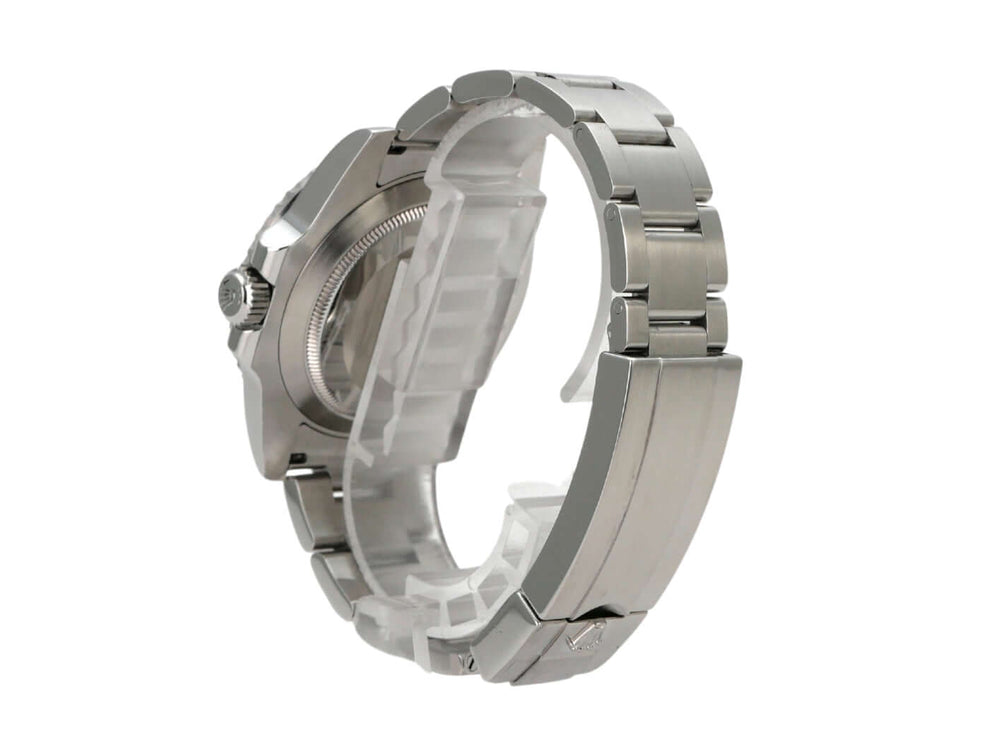 Rolex Submariner Date 116610LV - detail view of the polished and satinized stainless steel case and bracelet.