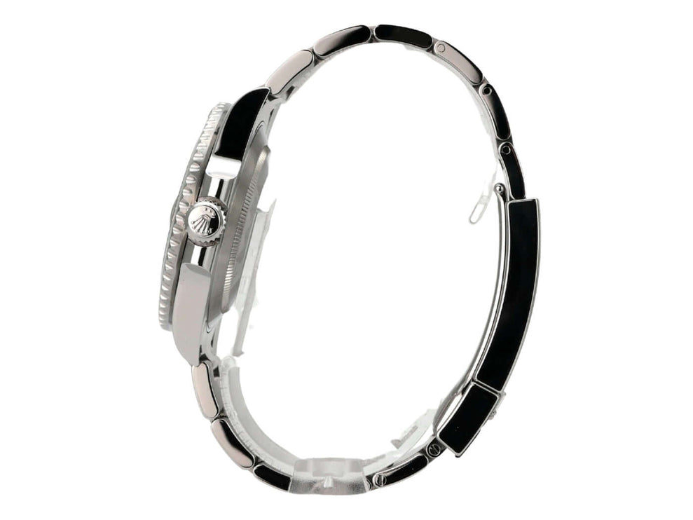 Rolex Submariner Date 116610LV Seitenansicht mit Oyster Edelstahlband und Sicherheitsfaltschließe.