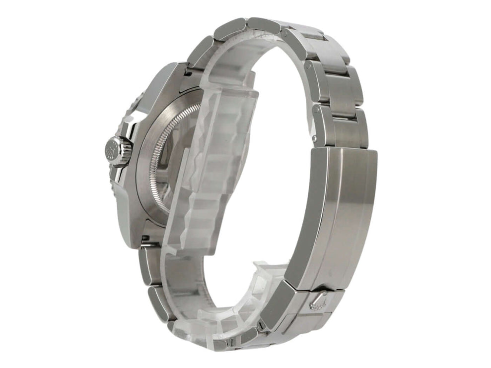 Seitenansicht der Rolex Submariner Date 116610LV mit Edelstahlband und Gehäuse aus poliertem und satiniertem Edelstahl.