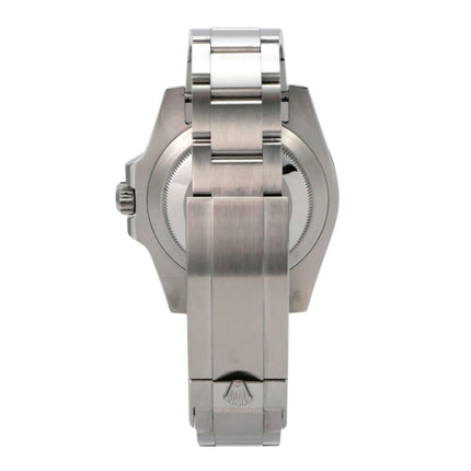 Rückansicht der Rolex Submariner Date 116610LV mit Metallarmband und Oyster-Gehäuse.