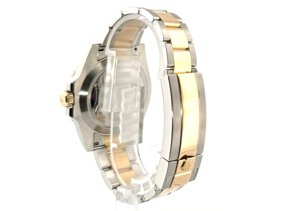 Rückseite der Rolex Submariner Date 116613LB Edelstahl-Gelbgold Armbanduhr, Ausgestattet mit Oyster Armband, Sicherheitsfaltschließe, 18 Karat Gelbgold und Edelstahl.