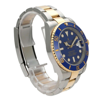 Rolex Submariner Date 116613LB Edelstahl Gelbgold Uhr mit blauem Zifferblatt und goldener Lünette.